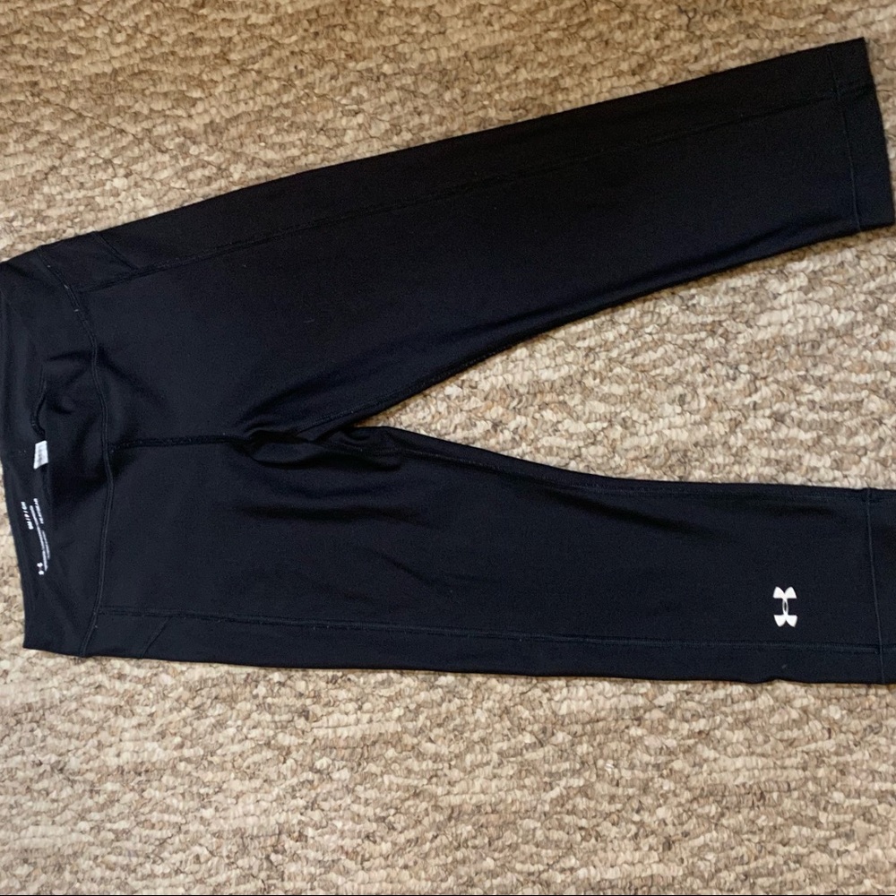 Black under armour compression crops